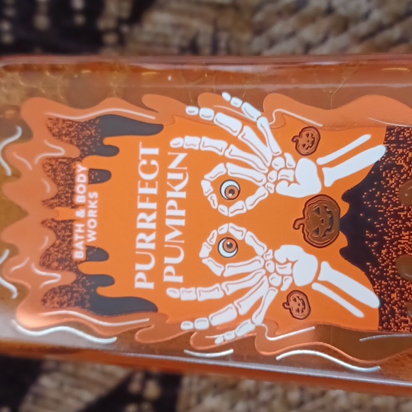 4/$40 New Purrfect Pumpkin Scented Foaming Hand Soap - 1 Pump Bottle - Picture 4 of 8